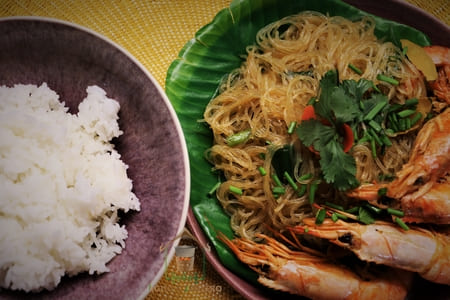 spaghetti allo zenzero e gamberi con riso bianco