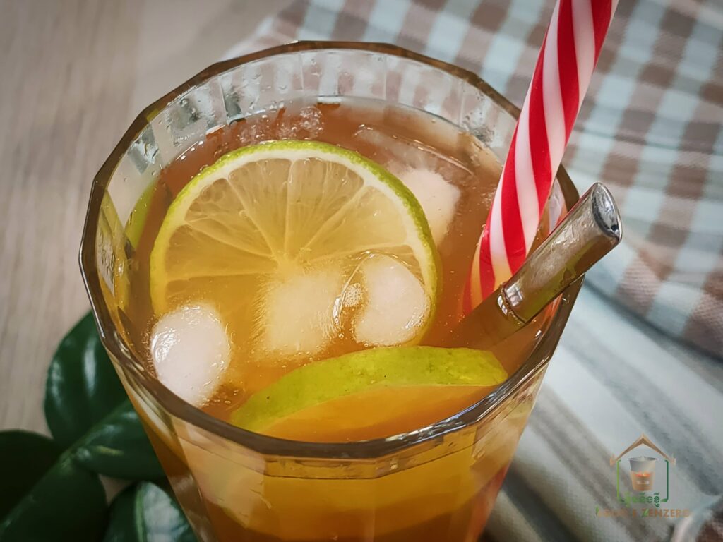 A glass of tea with lime
